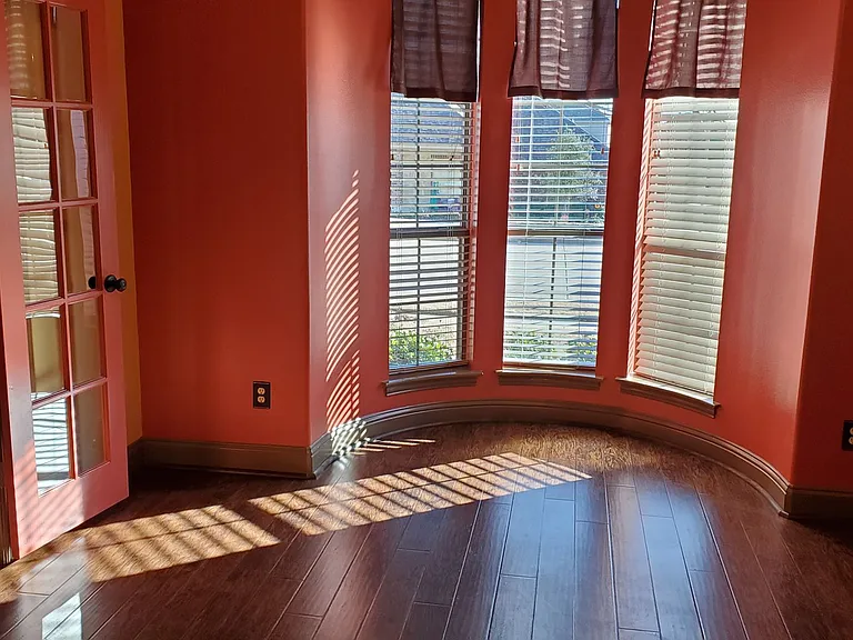 1621 Colonial Dr — Photo 3