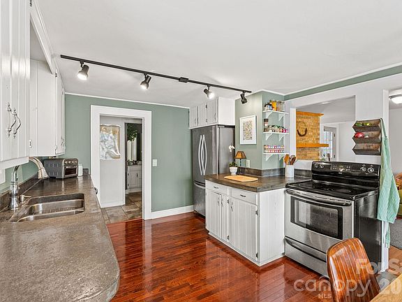 3rd image of 271 Pisgah View Rd