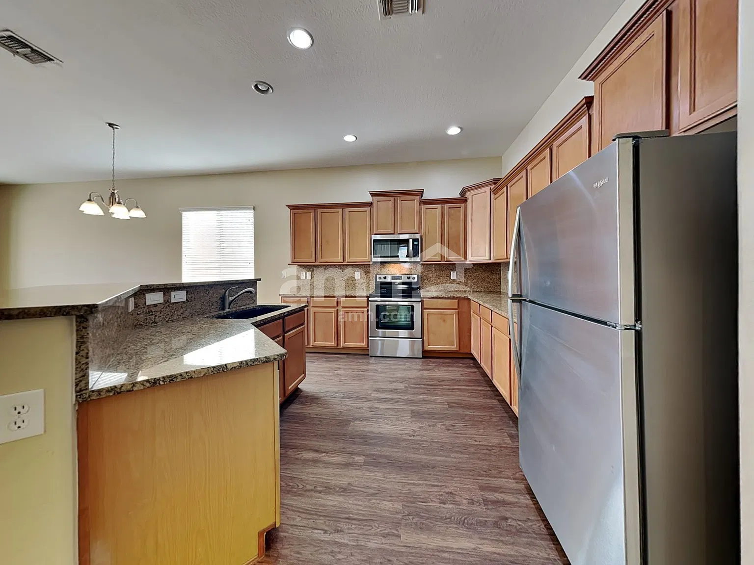 4 bed, 2.0 bath, 2162 sqft, $2,385 — Photo 3