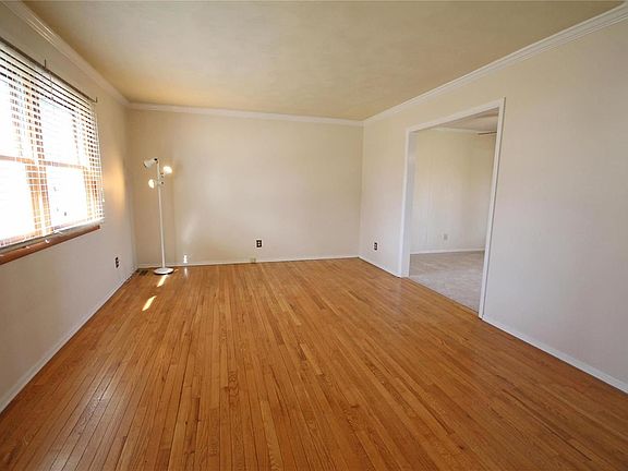 3rd image of 9362 Hazelridge Dr