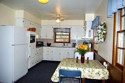 Kitchen & Breakfast Room