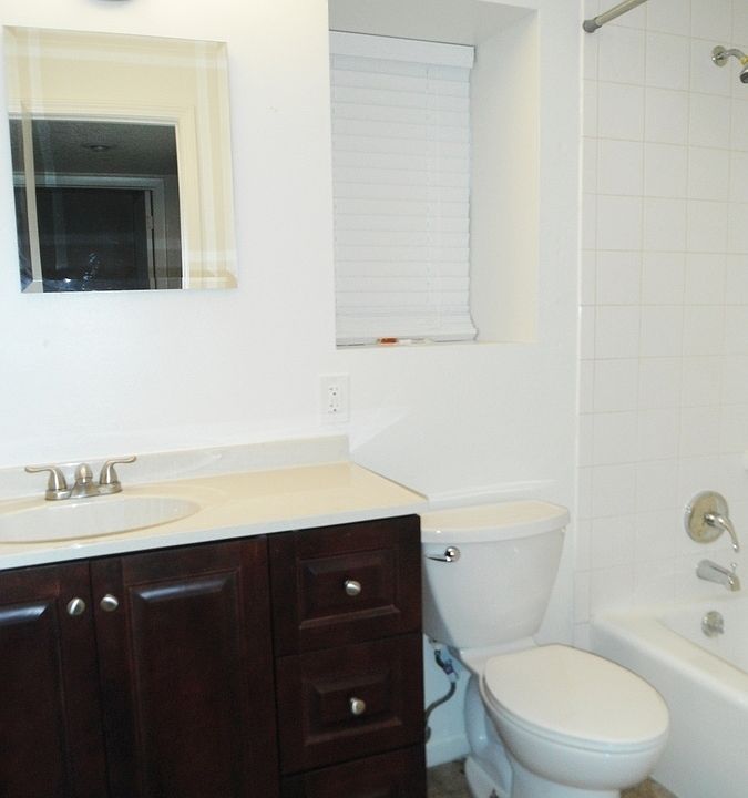 1st image of 4140 Oak St #8