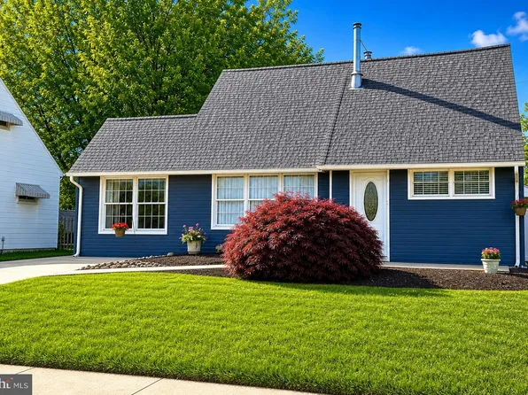 39 Vermillion Ln, Levittown, PA 19054