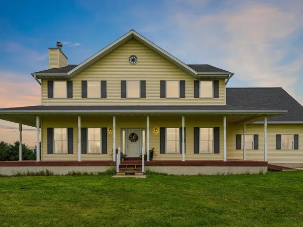 2061 265th St, Independence, IA 50644