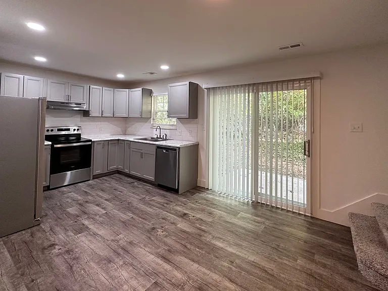 Fox Springs Condos — Photo 38