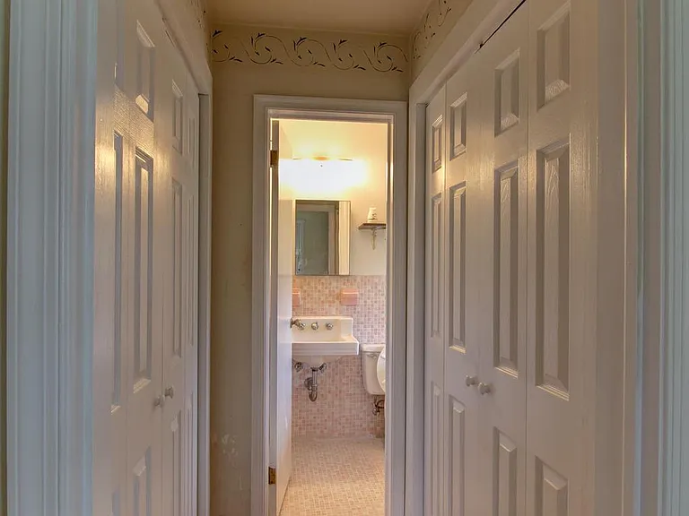 113 Thornton Ct — Photo 17