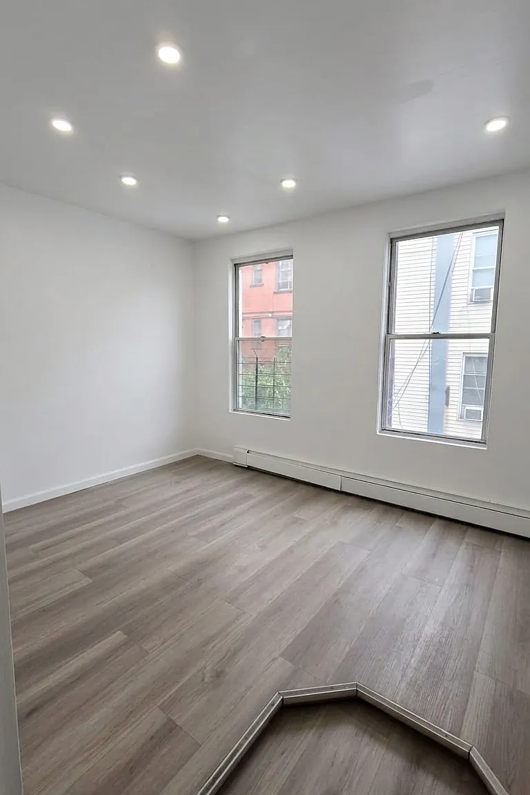 3 bed, $3,500 — Photo 2