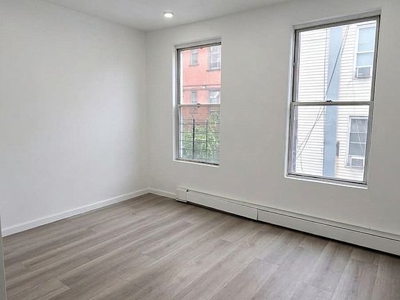 2nd image of 927 Jennings St APT 5