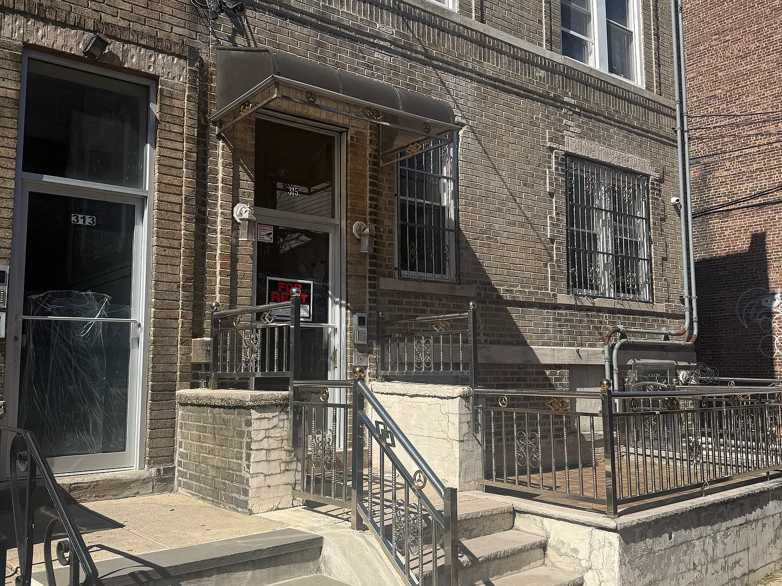 2 bed, 800 sqft, $2,200 — Photo 1
