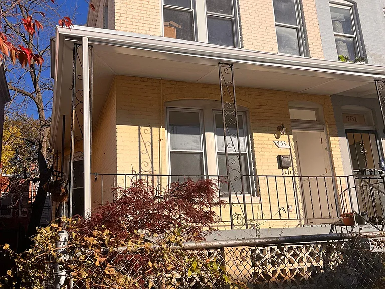 753 Gresham Pl NW — Photo 1