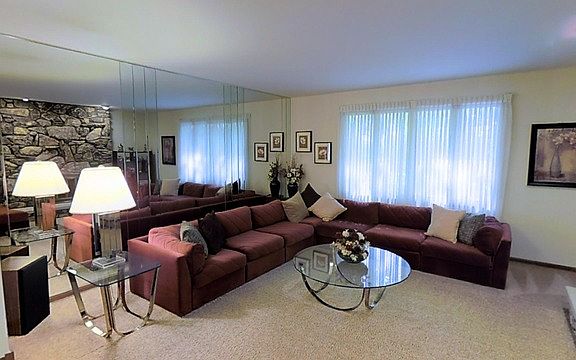 2nd image of 27070 N Ivanhoe Ct