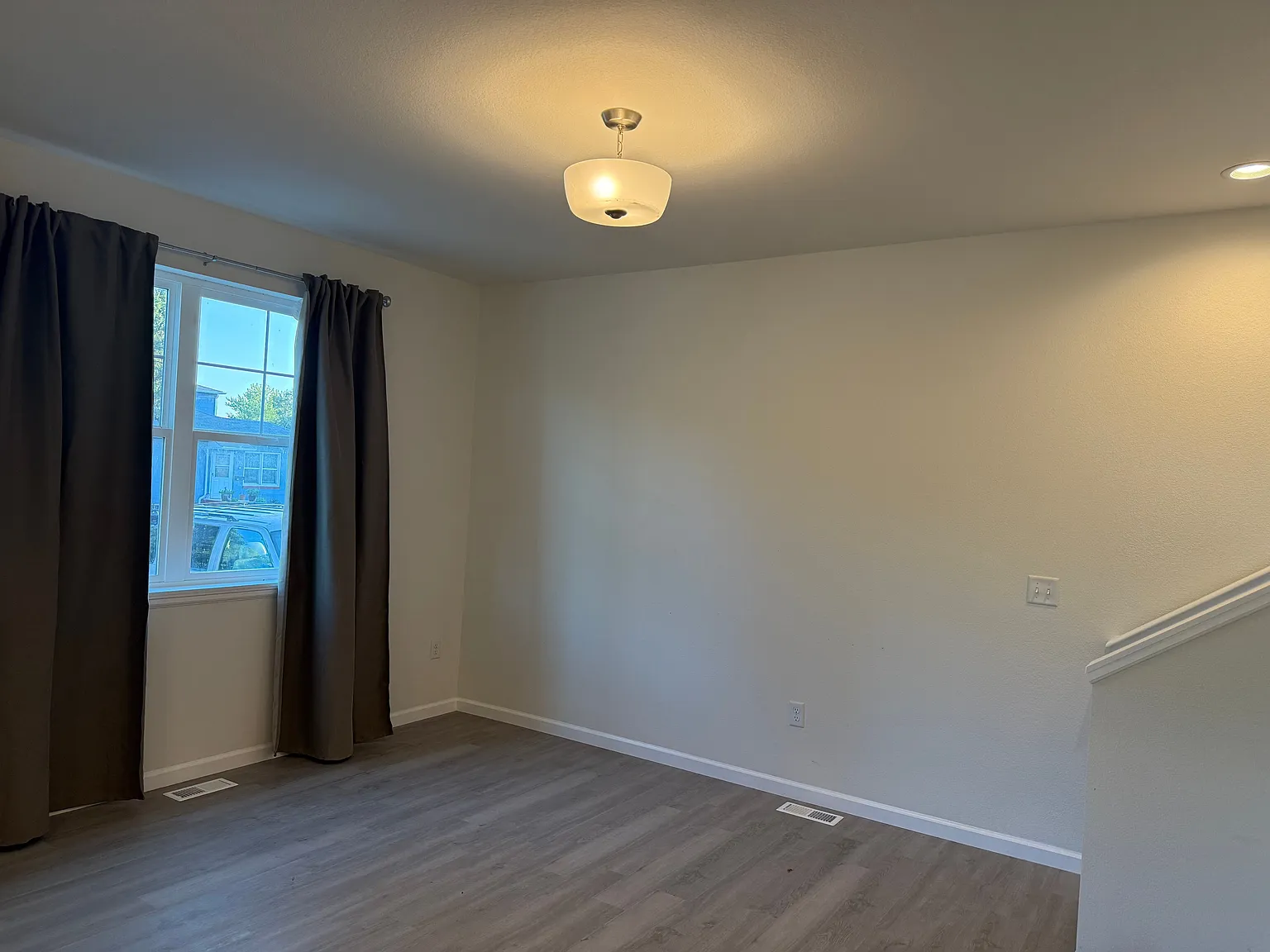 3 bed, 2.0 bath, 1350 sqft, $2,200 — Photo 3