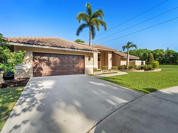 2nd image of 1031 Sandalwood Lane