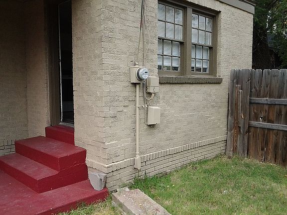 Backyard entry to kitchen