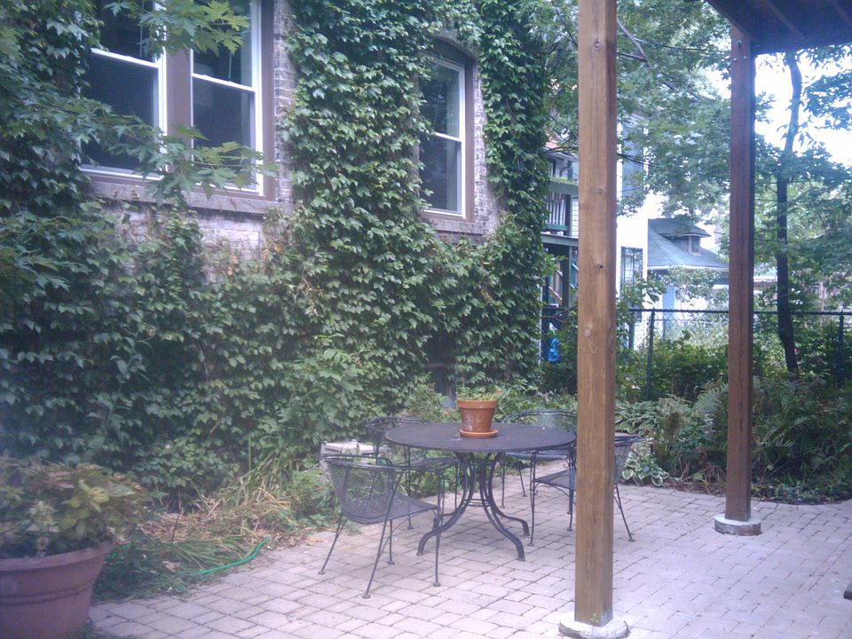 1st image of 1334 W Carmen Ave