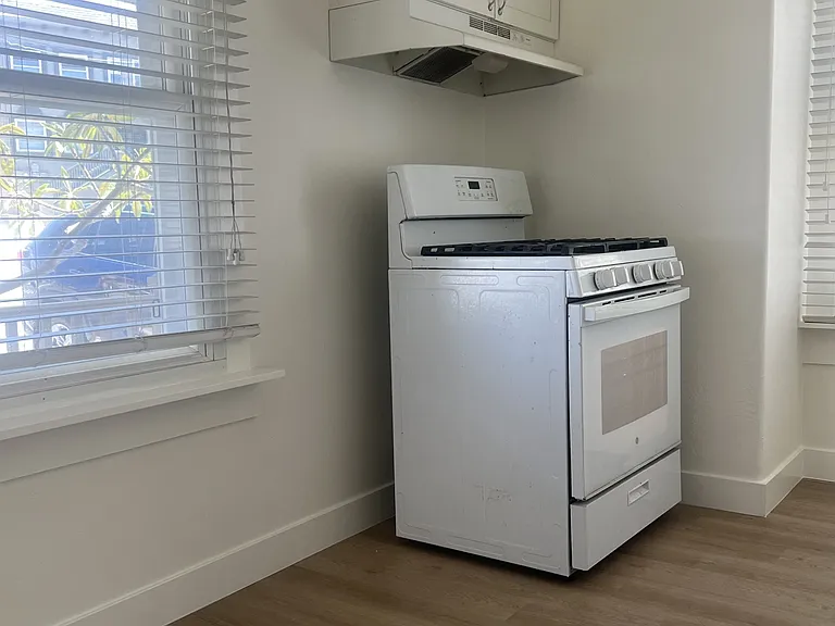 Gas stove