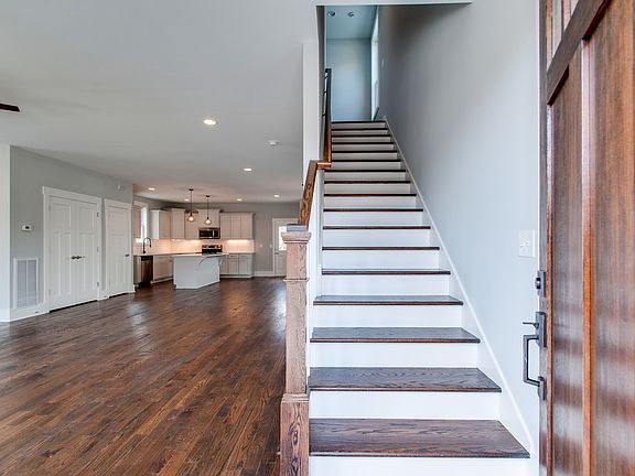 4th image of 709 Arbor Trace Cir