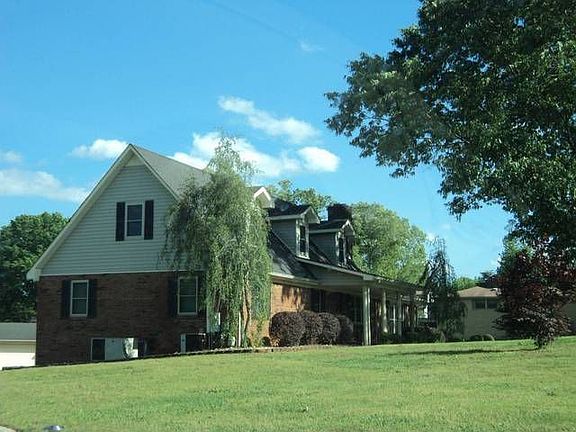 2nd image of 880 Orange St NW
