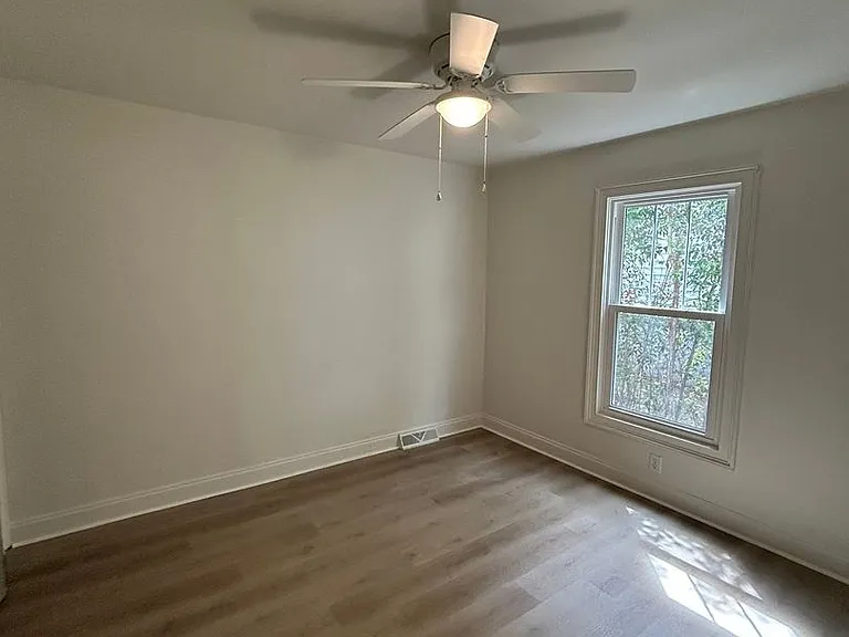 609 Center St — Photo 9