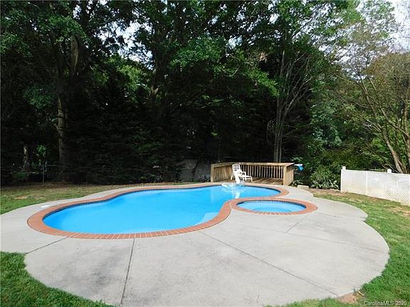 2nd image of 105 Underwood Dr