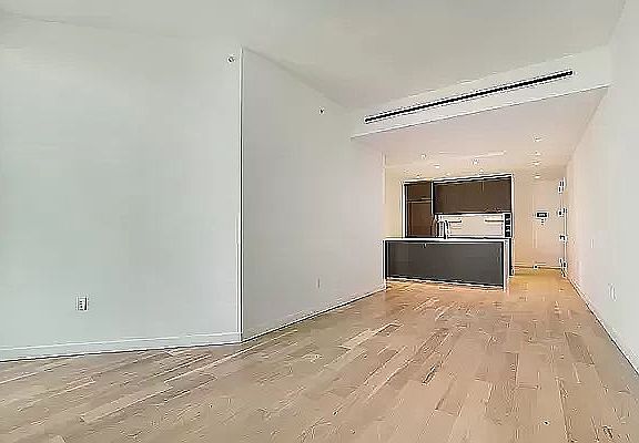 2nd image of 329 Broadway #11/4