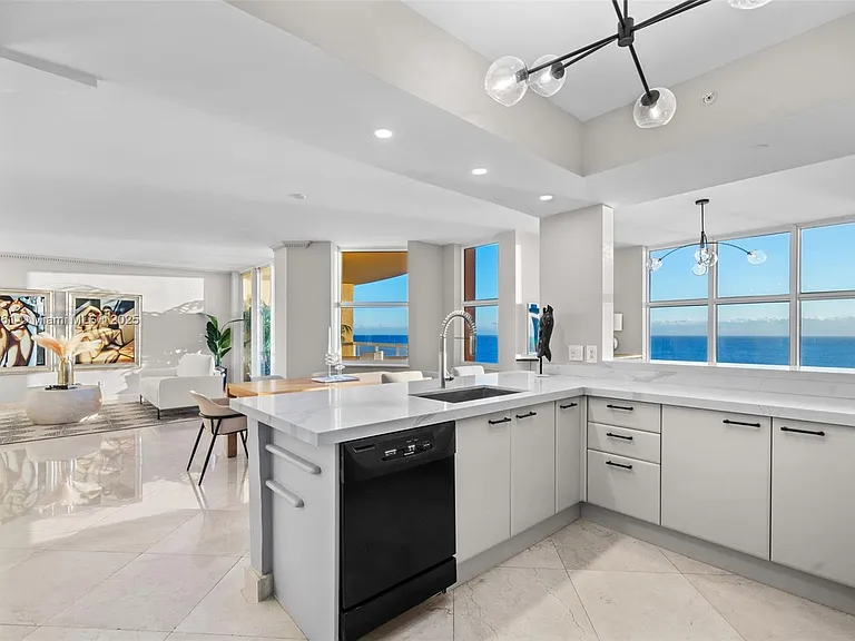 2100 N Ocean Blvd #18D — Photo 3