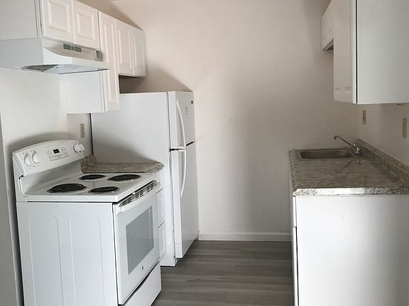 2nd image of 318 Amador St