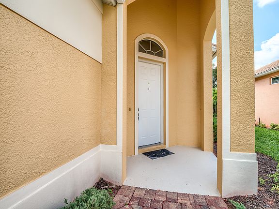 4th image of 14854 Toscana Way