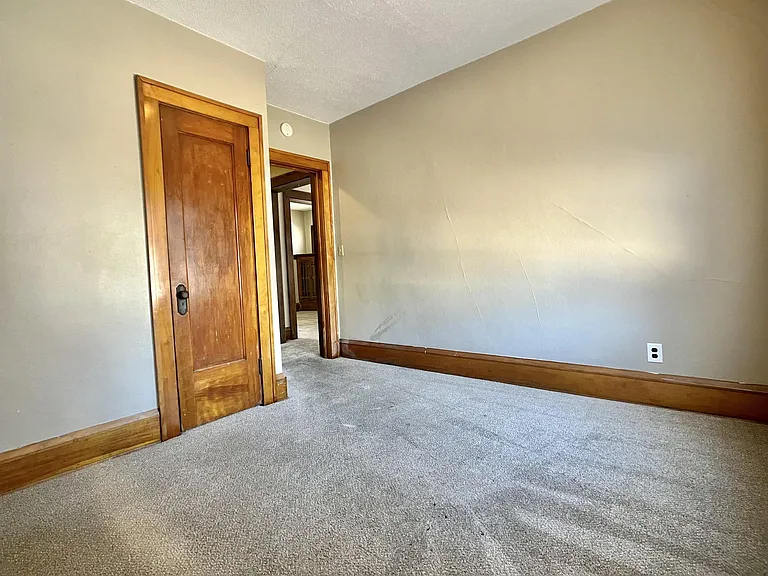 319 E Washington St — Photo 20