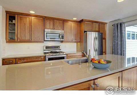 4th image of 399 W Elm St