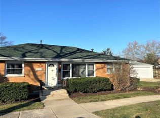 8737 S Sproat Ave, Oak Lawn, IL 60453
