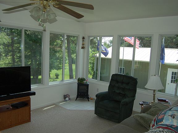 4th image of 10314 Lake Dr NW