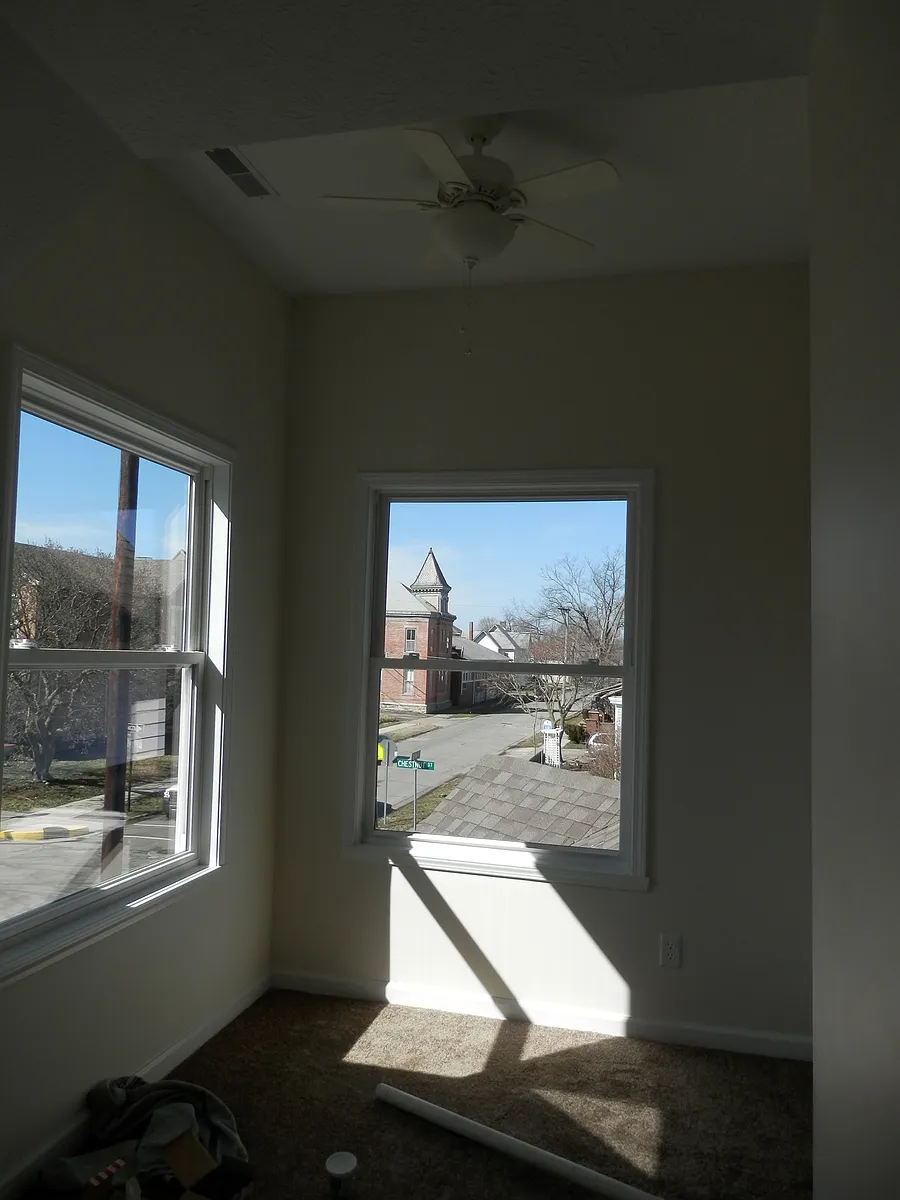 Cozy corner area for a table and chairs or a reading spot! - 803 Chestnut St #3