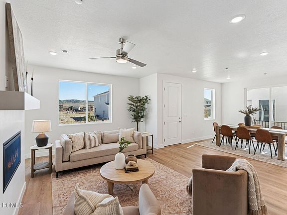5th image of 7075 Woods Rose Dr