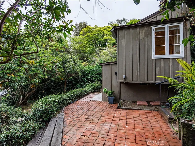 550 Saint Anns Dr — Photo 22
