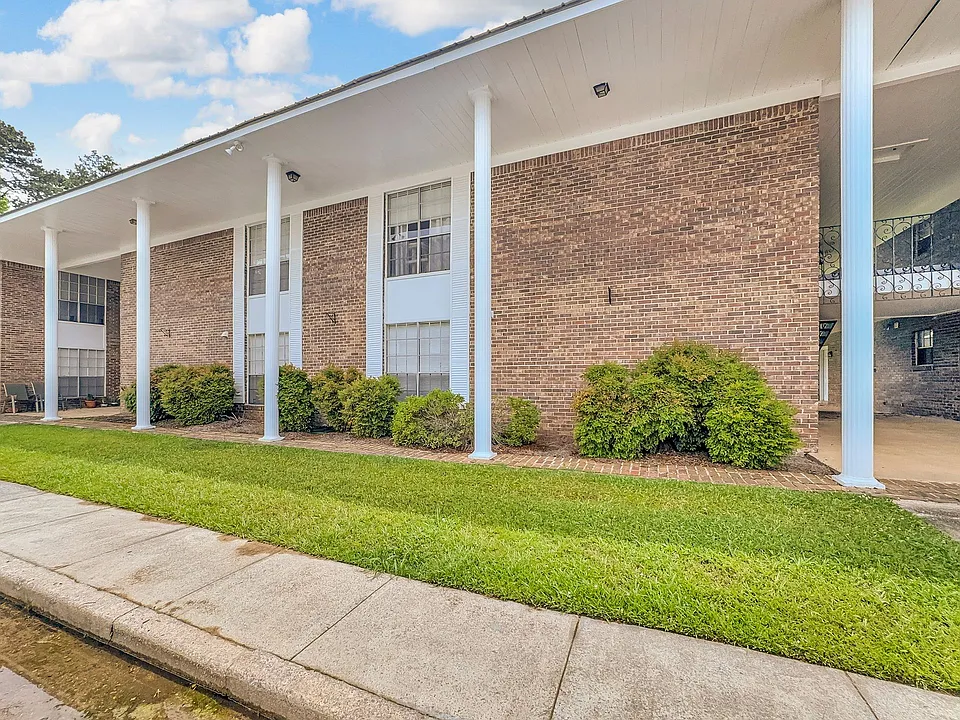 Chateau Orleans Apartments