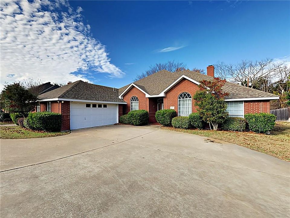 1st image of 721 Robin Meadow Dr