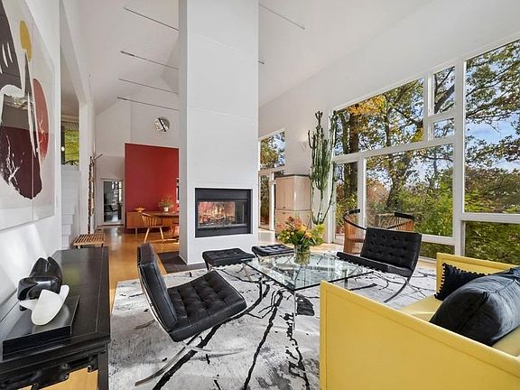 5th image of 430 E Bellevue Ave