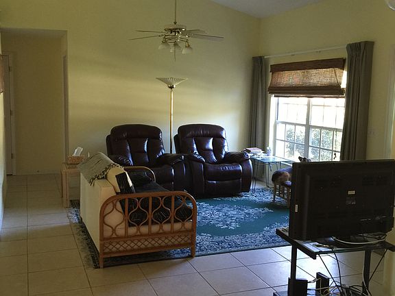 4th image of 431 Berwick Cir