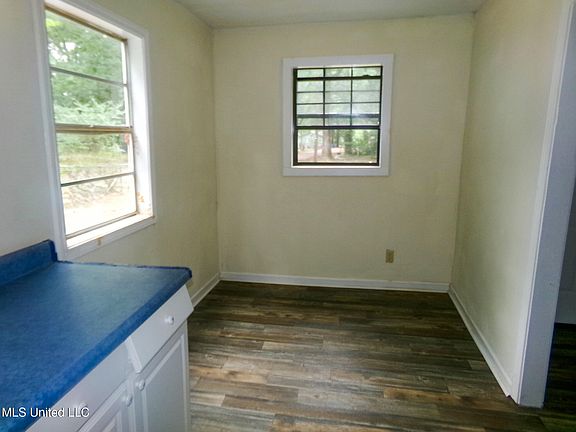 3rd image of 203 Vaughn St