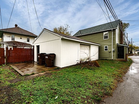 3rd image of 707 Moore St
