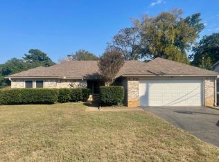 1322 Ravencrest Dr, Longview, TX 75605