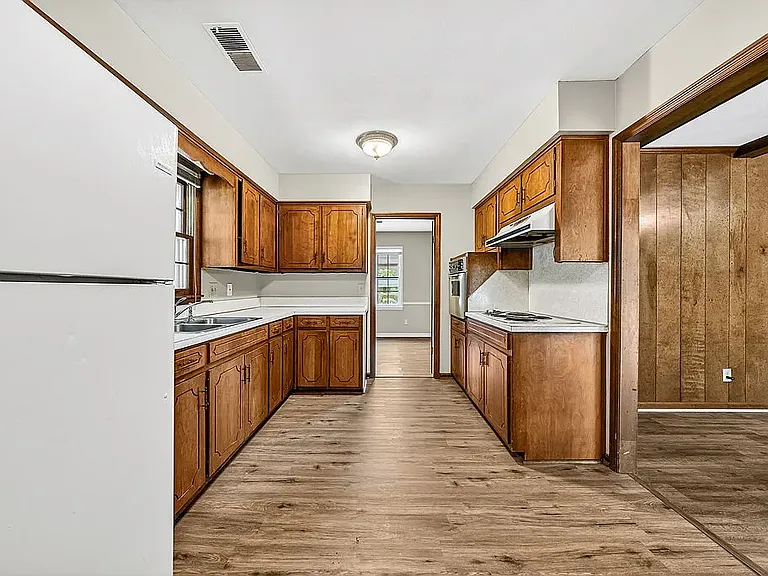 1315 Pagoda Dr — Photo 7