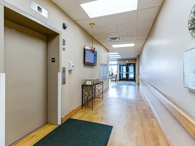 Sweetbriar Place Apartments — Photo 9