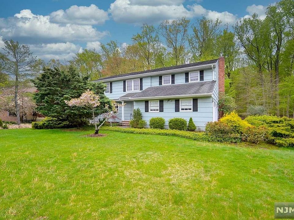 1st image of 82 Higgins Pl