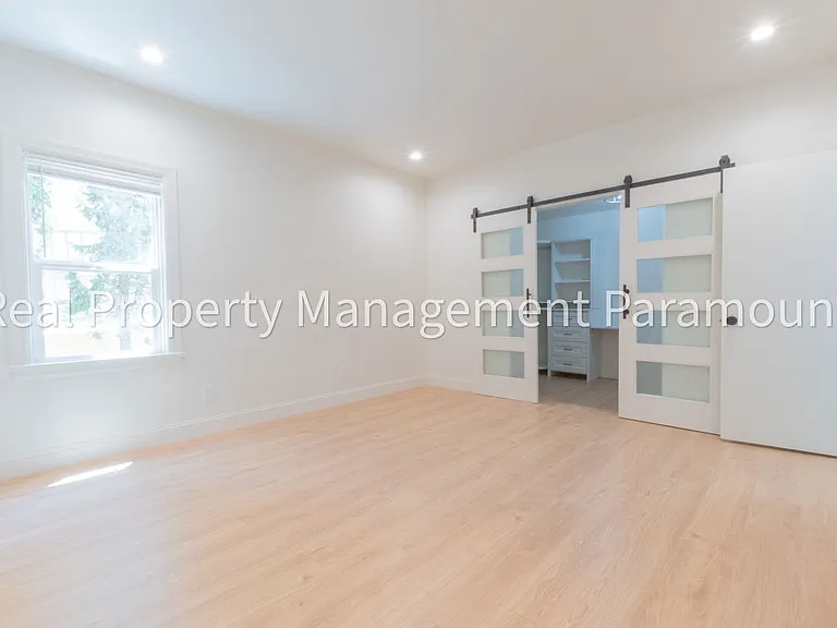 1867 S Redondo Blvd — Photo 26