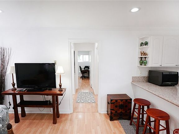 5th image of 619 E Olive Ave Unit A