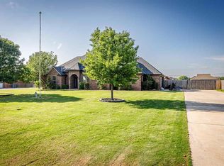 322 NE Uvon Ln, Elgin, OK 73538