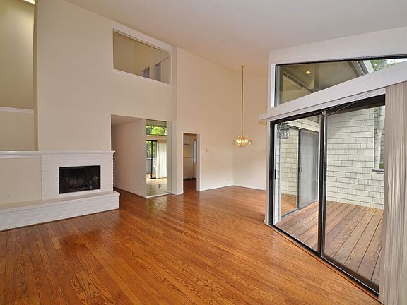 4th image of 127 Tomales St