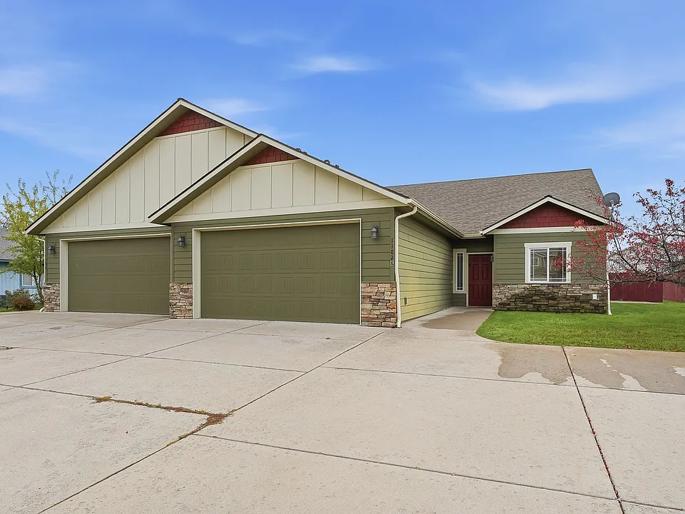 1182 W Kyler Ave